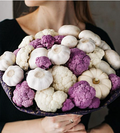 Съедобный букет "Осень" с чесноком и цветной капустой