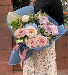 Композиция "Созвездие" из роз и хризантем