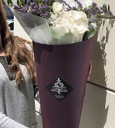 Букет " Лили Роуз" из гортензий и лизиантусов