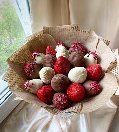 Клубничный букет "Enchantify" из клубники в белом и молочном шоколаде