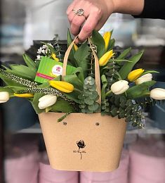 19 голландских тюльпанов в сумочке