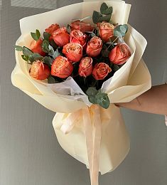 13 роз в оформлении