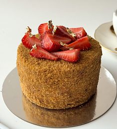 ПП Бенто-торт S с клубникой