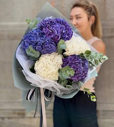 Букет "Дэйли" L из гортензий и эвкалипта 