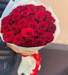 Букет из 25 красных голландских роз 