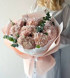 Букет из 7 гортензий