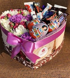 Коробка "Сердце" с экзотикой и сладостями