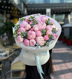 Букет "Монпасье" из пионов и твидии