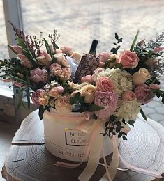 Композиция "Пушистые ушки" из пионов, роз, гортензий и тюльпанов